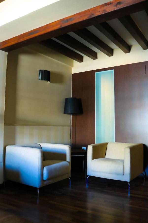 Hotel Rural Plaza Mayor ชินชอน ภายนอก รูปภาพ